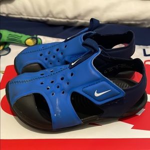 Nike 7C toddler sandal